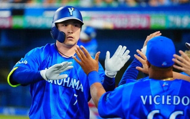 【DeNA】佐野恵太がこの試合２本目の４号２ラン「うまく風に乗って打球が伸びてくれて」