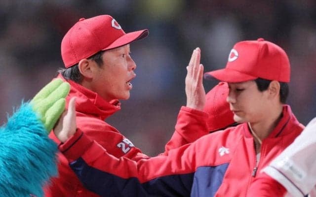 快勝の広島　新井監督が小園、坂倉の勝負強さを褒め称える「彼らの前に得点圏という作戦」約１カ月ぶりの連勝