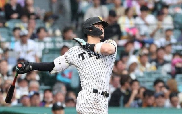 打率４割の阪神・佐藤輝明　衝撃弾にレジェンド解説者も驚き　打球速度１８７キロの弾丸打球が右翼席へ　リーグトップ８号ソロ