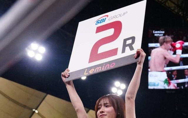 「ラウンドガール可愛い」「豪華すぎる」“リングの華”に熱視線…世紀の一戦前にSNS話題沸騰