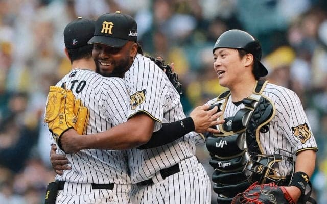 【阪神】ドリスが最年長でNPB通算100セーブ　藤川監督「オジさんだね」ねぎらう