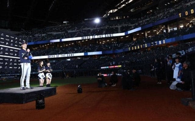 逆転三塁打のオリックス・中川　ちびっ子インタビュアーにタジタジ　２問に「すいません、出てこないです」　チーム自慢は「絶対に諦めない気持ち」と締める