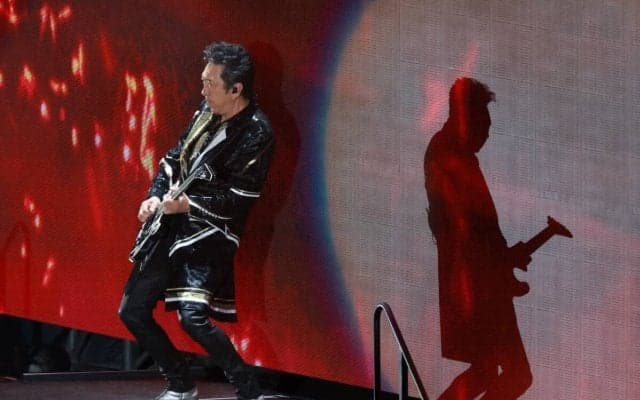 井上尚弥ＶＳ中谷潤人は演出も超豪華！　布袋寅泰がギター生演奏→藤井フミヤが国歌独唱…東京ドームはどよめき