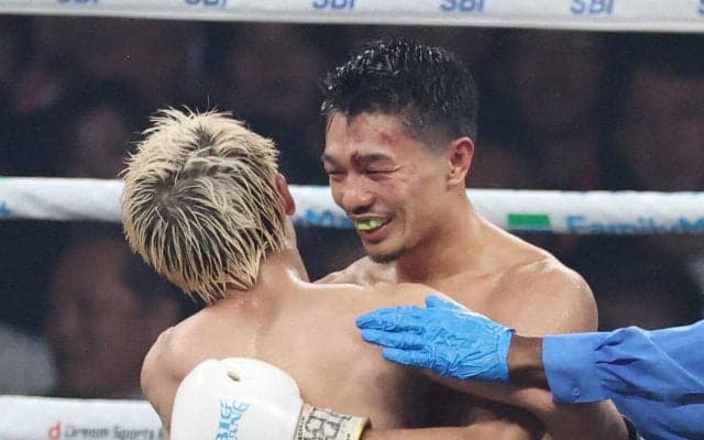 打ち合いで笑み→笑顔で抱擁　さわやかな激闘にSNS称賛「日本人の誇り」「世界最高峰の試合」