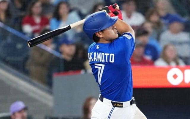 岡本和真、2試合連発8号　138m特大アーチに敵地騒然、2戦3発と絶好調　渡米後自己最長飛距離