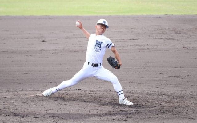 「野球センスは教え子で一番」名将が元プロ勢を凌ぐと絶賛！彦根総合の二刀流が2安打完封＆3安打の大活躍【滋賀】