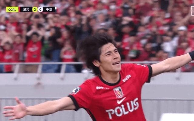 「日本人離れのパンチ力」浦和FWの“異次元キャノン砲”にファン衝撃！「上田綺世かよ」豪快すぎる恩返し弾に千葉GKは唖然