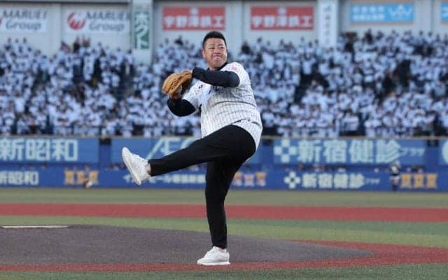 ロッテOBが“剛速球”始球式　場内ざわめく一投…風速15ｍも「懐かしいな」
