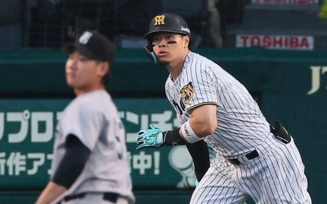 阪神・佐藤輝明、驚異の“12冠”　三塁打も1位浮上＆打率4割を維持…先制打で勝利貢献