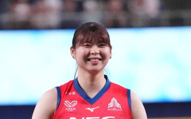 【中日】バレーボール女子日本代表NECレッドロケッツ川崎の山田二千華が始球式でノーバン投球
