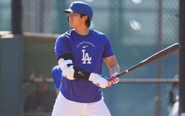 4戦無安打の大谷翔平、フリー打撃実施　復調へ豪快柵越え連発、今井達也も見守る
