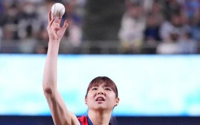 【バレー】ノーバン投球にどよめき…中日ファン「勝利の女神」と絶賛　山田二千華の始球式が話題