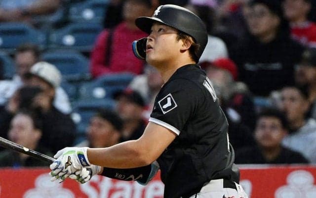 村上宗隆、メジャー史に輝く「14/35」　HR量産で“見つかった”意外な選手…米記者が称えた記録