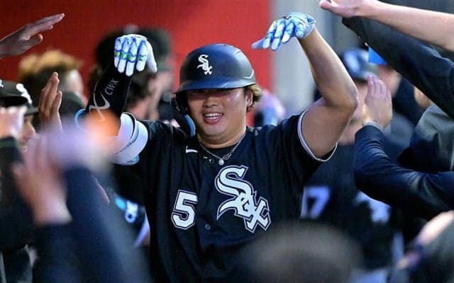 村上宗隆へ、同僚が示す“日本式”の敬意　中継にチラリ…ホ軍23歳の行動が「素敵やなー」