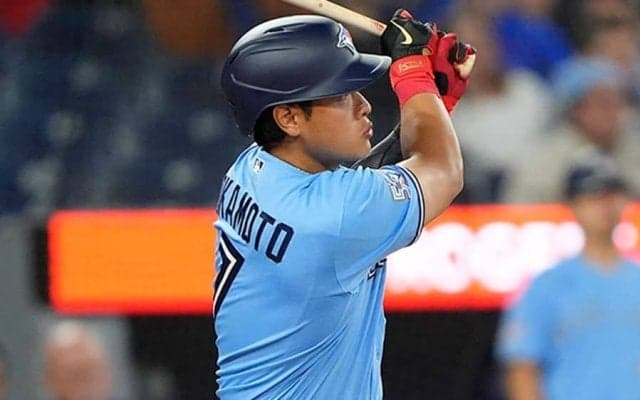 岡本和真、2試合ぶり10号　移籍1年目で2桁到達…逆方向弾に敵地騒然、35試合で驚愕ペース