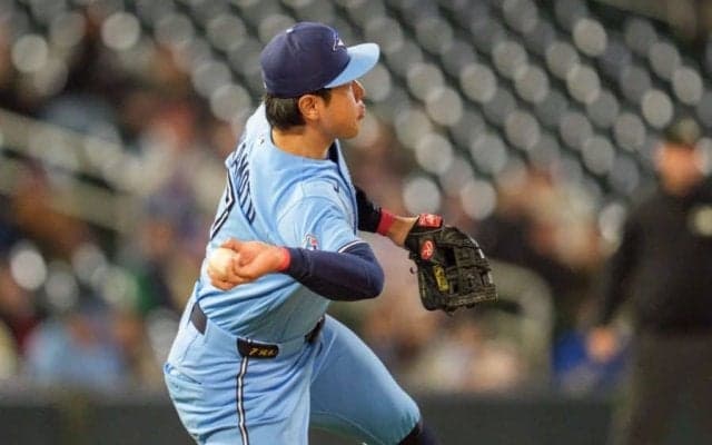 10号だけじゃない…岡本和真の美技にカナダ実況興奮　エースも拍手「何というプレー」