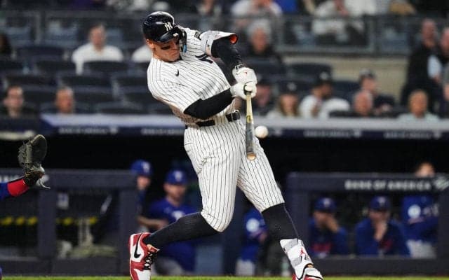 ジャッジが15号ソロ　村上宗隆抜き両リーグ単独トップ　右中間のブルペンへ122ｍ弾