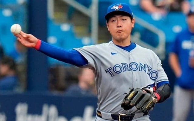 岡本和真の“咄嗟の判断”に敵軍放送局も感服　繊細＆華麗な所作が「スマート」