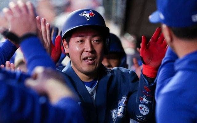 直近6戦5発の暴れっぷり、岡本和真がブルージェイズにもたらした“新たな儀式”が米で話題　「オカモトはユーモアと遊び心でチームをまとめている」