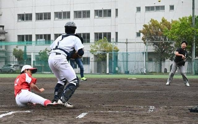 延長二十五回裏のドキドキ体感　93年前の夏の甲子園を児童らが再現