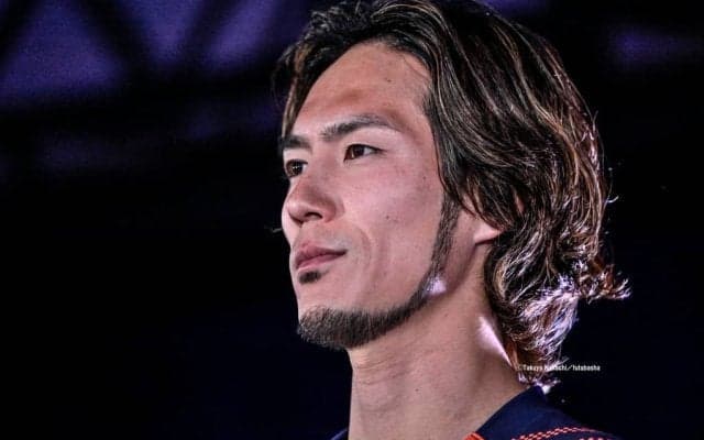 ｢かっけぇ…｣｢社長？｣RB大宮・杉本健勇の“渋すぎ”スーツ姿にファン熱狂。「百年抗争始まるんか(笑)」まるで映画のワンシーンと話題