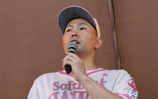 【ソフトバンク】中村晃、ピンクリボングッズを300人のファンに手渡し「まだまだ続けていく」