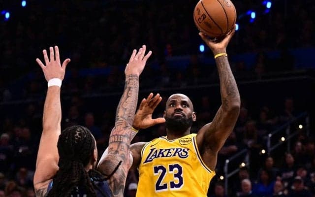 19度目のプレーオフを戦うレブロン・ジェームズが通算出場試合数で前人未到の300試合に到達