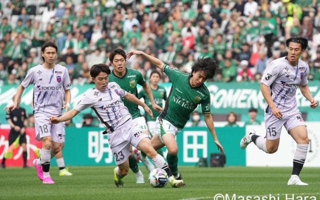 猛攻を耐え抜いた柏戦、ピッチ上の判断が生んだ90分の劇的弾【GW3連戦で見えた東京V｢進化の兆し｣】(2)