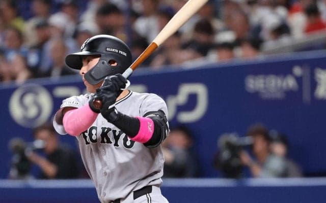 【巨人】４試合ぶりの先制点は育成出身・平山功太の先制適時打　ピンク色のアームスリーブ着用