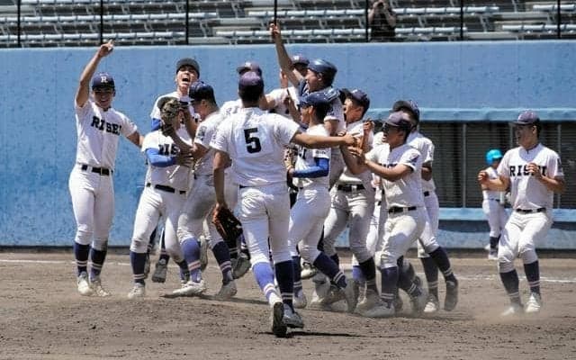 履正社が10年ぶり優勝、関大北陽に逆転勝ち　高校野球春季府予選