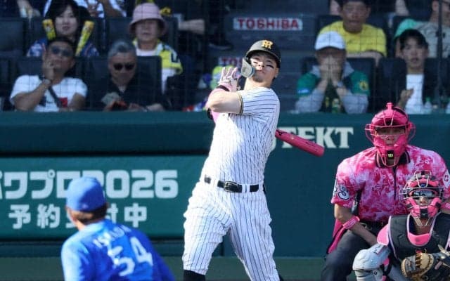 【阪神】佐藤輝明「母の日男」発揮　６回にピンクバットで今季10号ソロ　６年連続の２桁本塁打