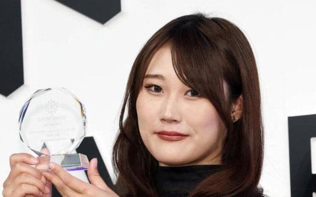 【スノボ】「めちゃレア」村瀬心椛、メダル首にかけた大物タレントとの２ショット公開