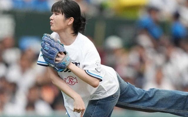 23歳人気女優が「ドキドキでした」　“ハニカミ”始球式に「かわいいがすぎる」「最高でっす」反響止まぬ