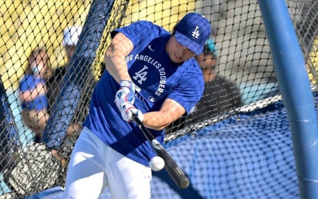大谷翔平、志願の屋外フリー打撃で52スイング　ブルペン投球後に柵越え17本