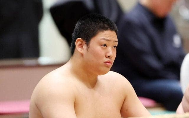 雷親方の長男、垣添が前相撲で白星発進　引く場面があり「最悪な相撲を取った」