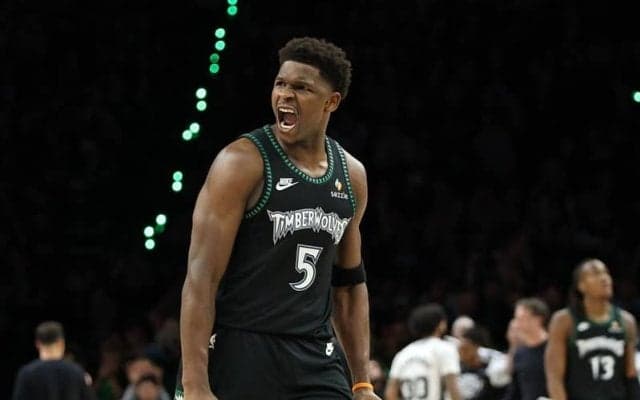 24歳のエドワーズが第4戦で圧巻の36得点…プレーオフ歴代4位タイの快記録に到達
