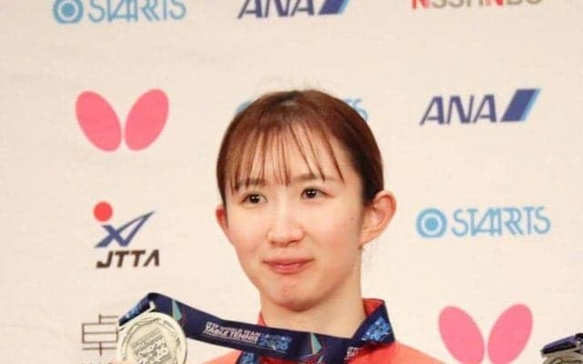 卓球日本代表が世界選手権から帰国　女子エース早田「心の底から悔しい」　決勝で中国に敗れ銀メダル