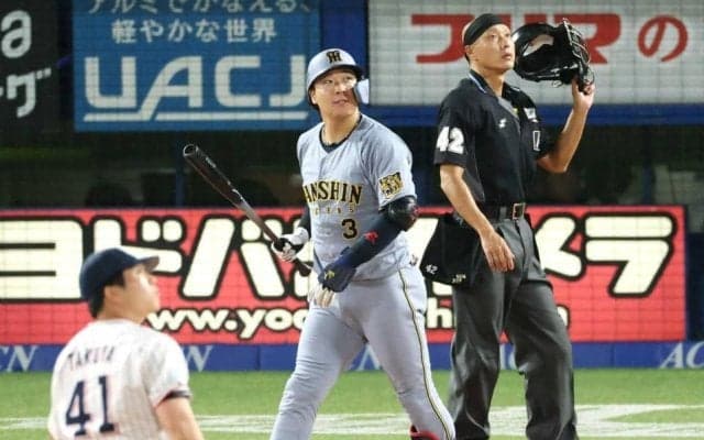 阪神・大山復活弾　３戦ぶりスタメン今季初４番で５号ソロ　打線組み替えズバリ４発１０点大勝で首位浮上