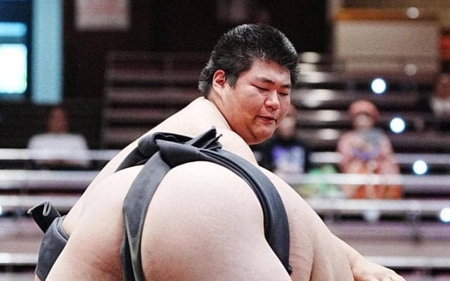 「鉄のような体になれ」と命名された鉄富士が前相撲初勝利