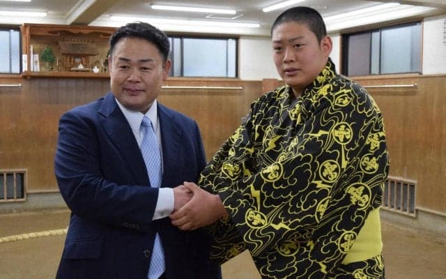 垣添が前相撲２連勝し新序出世へ　相手を吹っ飛ばしてぶつけた浦風親方に「申し訳ないことした」