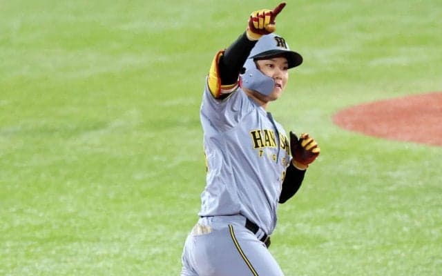 「こんな藤川監督の顔見たことない」育成→支配下“打てる捕手”のプロ初アーチ時の阪神ベンチシーンにファン注目「みんな、めっちゃ笑顔やんな」