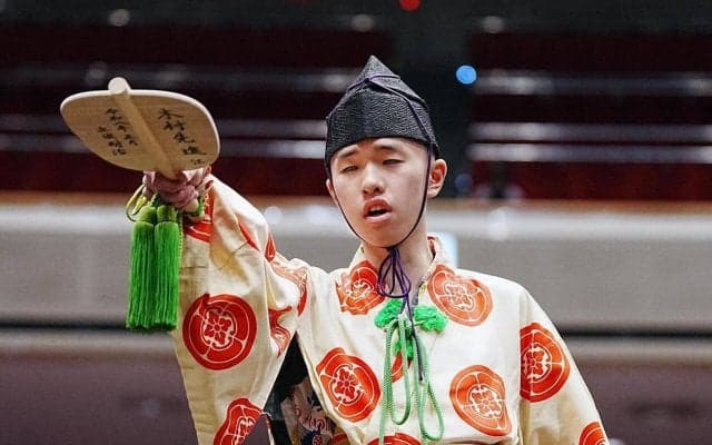 立浪親方直筆の軍配を持って土俵へ　序ノ口格行司の木村先進「思い出に残る日になりました」