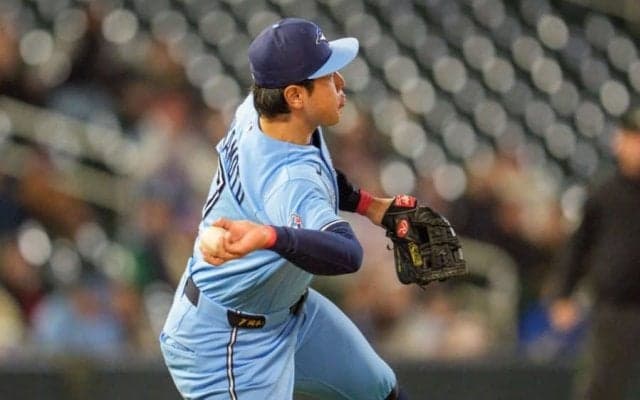 岡本和真が「超絶反応からの鬼送球」　前進守備も…“安打強奪”にファン歓喜「マチャドみたい」