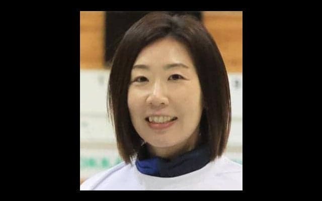 【カーリング】「可愛すぎて反則」藤沢五月がピンクの私服姿で深い絆の先輩と札幌デート