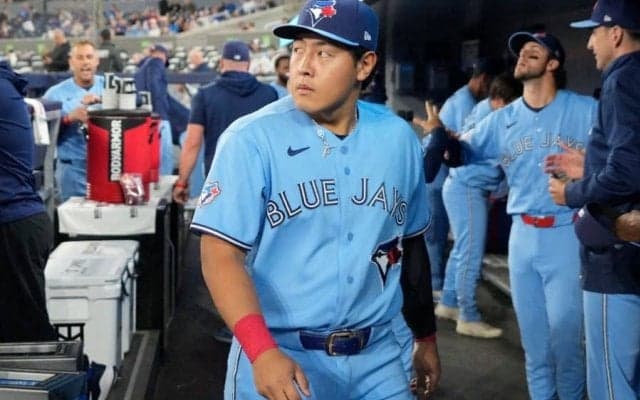 岡本和真に衝撃「一か八のプレー」　“絶体絶命”の場面で…レイズ放送局が称えた特殊能力