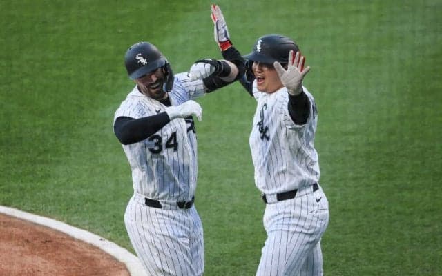 「つよくね？」ホワイトソックス5連勝で待望の貯金「1」　村上宗隆、3打席連続四球で3度出塁…ウイニングボール掴みガッツポーズ