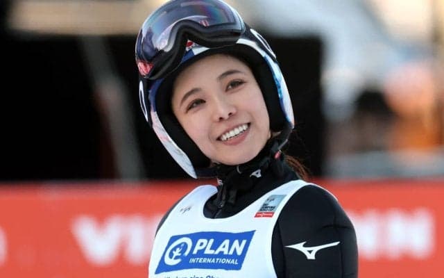 「素足が綺麗すぎて…」高梨沙羅が白ミニスカで“美脚”披露…「ファッションもお顔も好きすぎる」反響続々