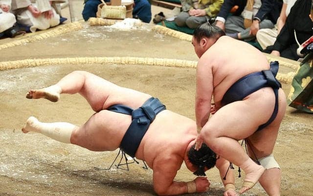 41歳の鉄人玉鷲が初日から６連敗　右足のサポーターに「下半身が強靭じゃないと」舞の海氏