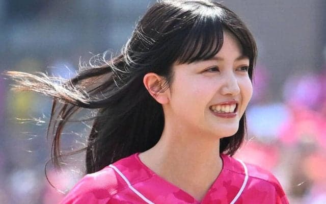 【楽天】宮城県出身で元乃木坂46の久保史緒里がノーバウンド投球「なんとか届いてよかった」