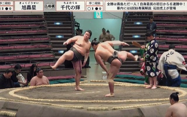 「現役力士よりデカい」花道奥に“ただならぬ”存在感の人物 「貫禄ある」「お元気そうで何より」ファン興奮
